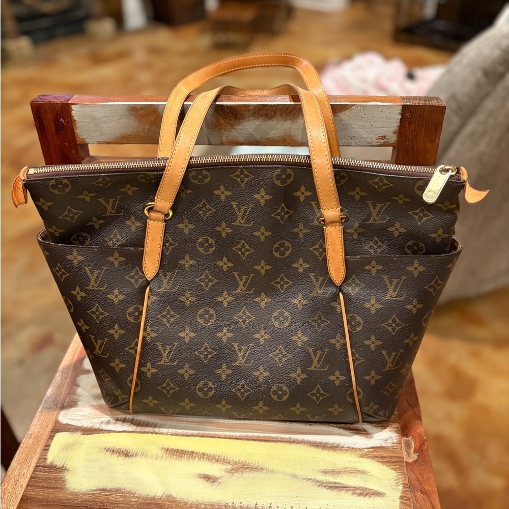 Louis Vuitton Monogram Totally MM
